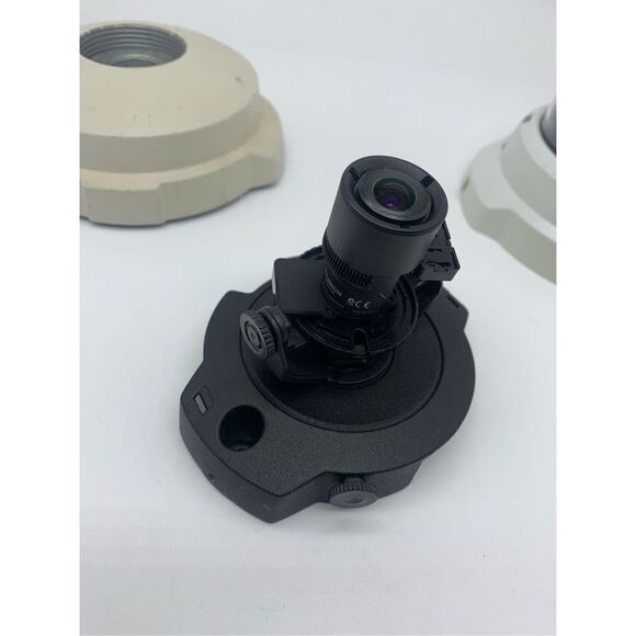 Axis M3204 0337-001-02 Indoor/Outdoor Netowork Security Camera System White fade - Picture 3 of 6